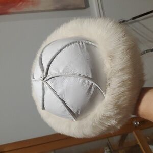 Vintage Ravel Cream Fox Fur & White Leather Hat